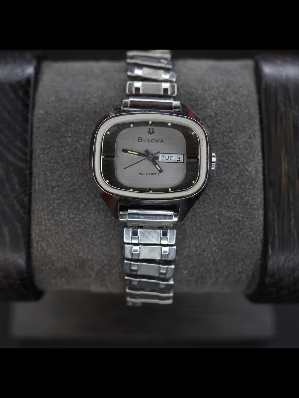 Vintage 1977 Bulova Automatic Day Date TV Dial Mens Watch Stainless Steel